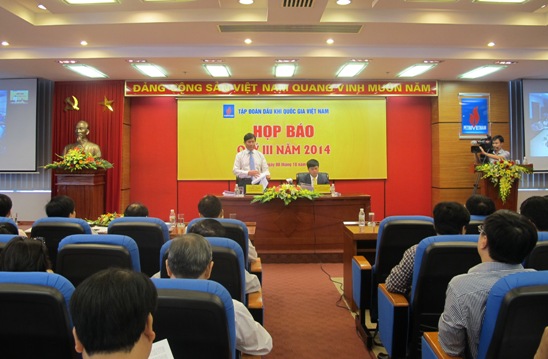 Phó Tổng giám đốc PVN Lê Minh Hồng báo cáo kết quả hoạt động sản xuất kinh doanh 9 tháng đầu năm