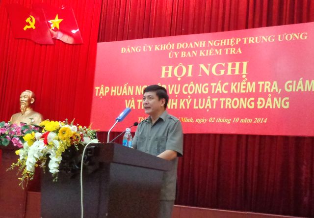Đồng chí Bùi Văn Cường, Ủy viên dự khuyết Trung ương Đảng, Bí thư Đảng ủy Khối DNTW phát biểu chỉ đạo tại Hội nghị.
