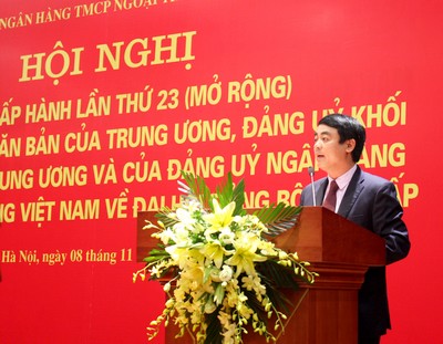 Đồng chí Nghiêm Xuân Thành - Bí thư Đảng ủy VCB phát biểu khai mạc Hội nghị