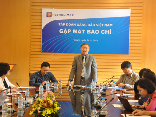 Ông Trần Ngọc Năm, Phó Tổng giám đốc Petrolimex chủ trì họp báo công bố kết quả sản xuất kinh doanh 9 tháng năm 2014.