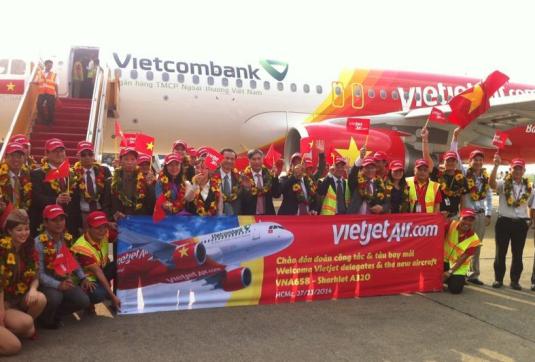 Buổi lễ đón đoàn công tác và máy bay Airbus A320 đầu tiên thuộc sở hữu của Vietjet tại sân bay Tân Sơn Nhất (TP.Hồ Chí Minh) ngày 27/11/2014