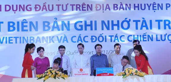 Lễ ký kết biên bản ghi nhớ tài trợ vốn giữa VietinBank và Vingroup