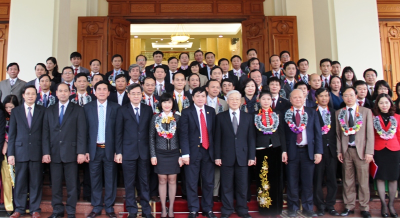 Đồng chí Tổng Bí thư Nguyễn Phú Trọng chụp ảnh lưu niệm với các đại biểu.