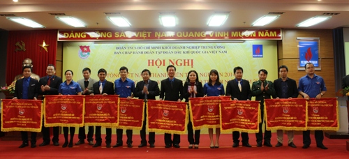 Đoàn Thanh niên Tập đoàn Dầu khí trao Cờ thi đua cho 9 đơn vị cơ sở đoàn vững mạnh xuất sắc 