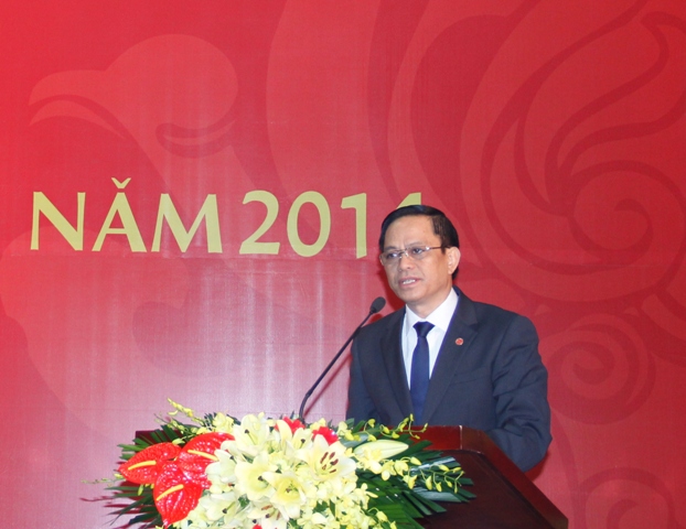 Đồng chí Nguyễn Văn Ngọc, Phó Bí thư Thường trực Đảng ủy Khối trình bày Báo cáo tổng kết công tác xây dựng Đảng năm 2014.