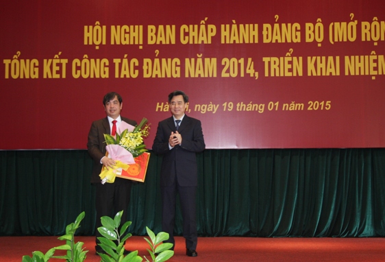 Đồng chí Nguyễn Quang Dương- Phó Bí thư Đảng ủy Khối DNTW phát biểu tại Hội nghị