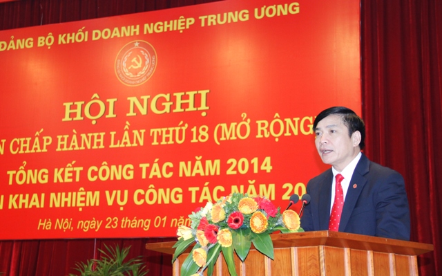 Đồng chí Bùi Văn Cường, Ủy viên dự khuyết Trung ương Đảng, Bí thư Đảng ủy Khối DNTW  tiếp thu ý kiến của đồng chí Trưởng Ban Kinh tế Trung ương.