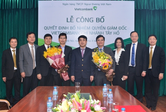 Lãnh đạo Vietcombank chúc mừng cán bộ mới được bổ nhiệm