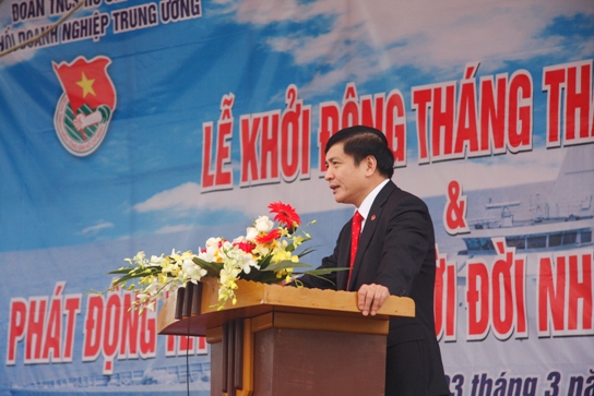 Đồng chí Bùi Văn Cường - Bí thư Đảng ủy Khối DNTW phát biểu chỉ đạo tại buổi Lễ