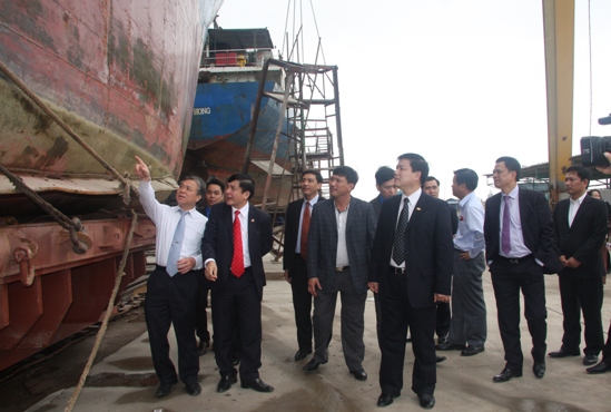 Đoàn công tác của Đảng ủy Khối DNTW thăm Công ty Đóng tàu Thịnh Long 