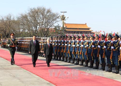 Tổng Bí thư, Chủ tịch nước Trung Quốc Tập Cận Bình và Tổng Bí thư Nguyễn Phú Trọng duyệt đội danh dự
