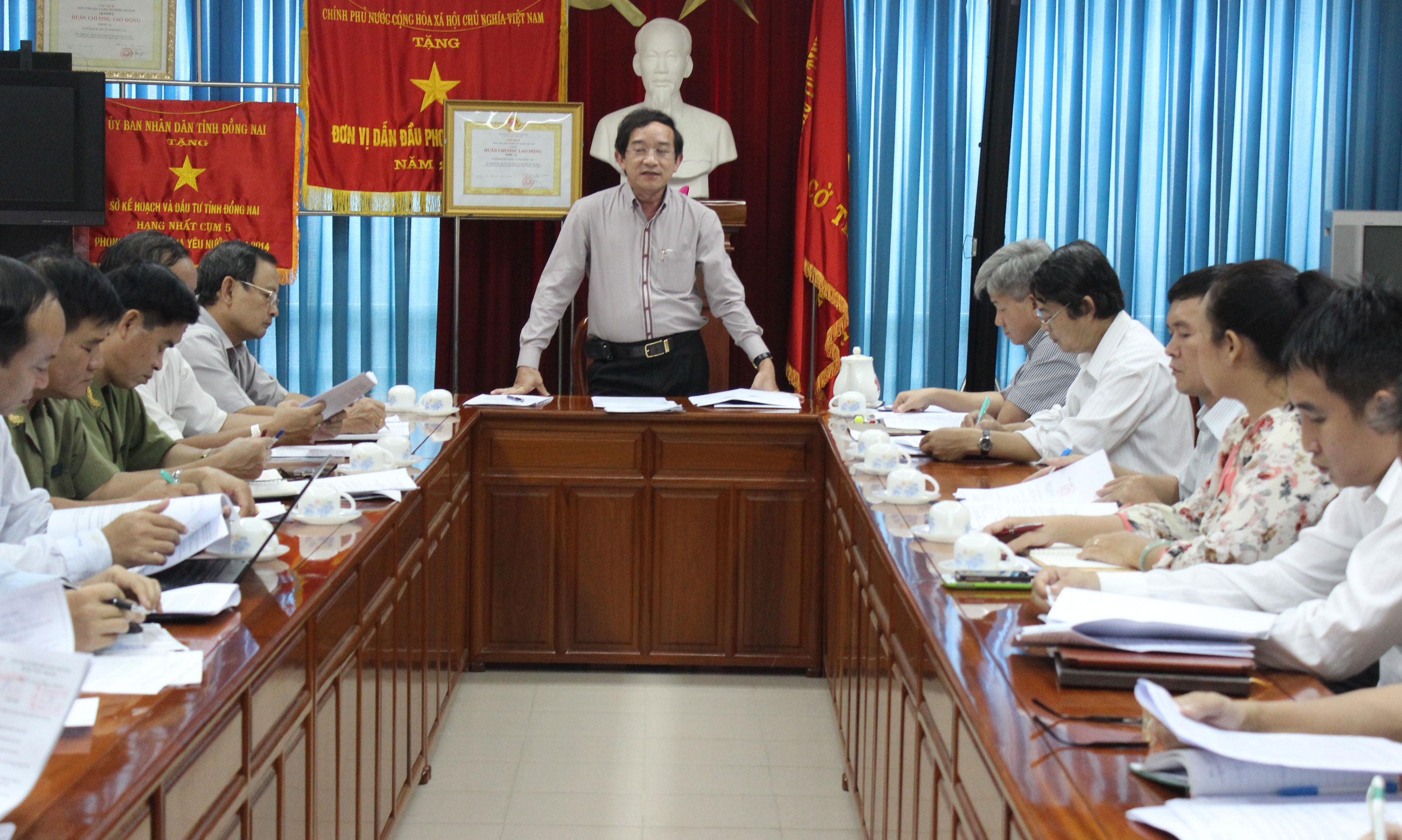 Phó chủ tịch UBND tỉnh Nguyễn Thành Trí phát biều tại buổi họp.