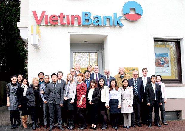 Tập thể cán bộ nhân viên VietinBank - chi nhánh Đức