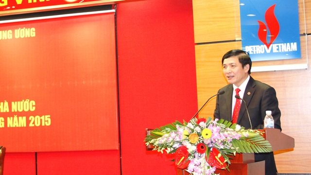 Đồng chí Bùi Văn Cường, Ủy viên dự khuyết Trung ương Đảng, Bí thư Đảng ủy Khối DNTW  phát biểu khai mạc Hội nghị.