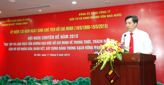 Đồng chí Nguyễn Quang Dương, Phó Bí thư Thường trực Đảng ủy Khối đọc diễn văn tại Lễ kỷ niệm.