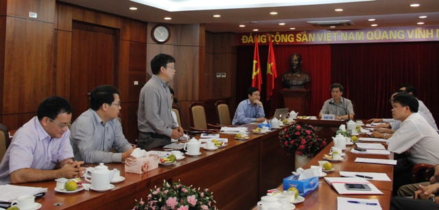 Đồng chí Nghiêm Phú Hoàn, Phó Tổng giám đốc Tập đoàn Bưu chính Viễn thông Việt Nam phát biểu ý kiến.
