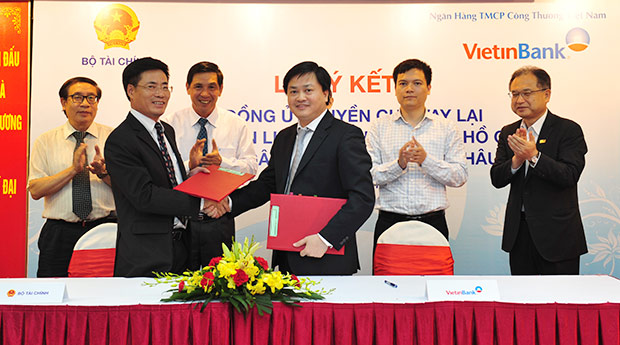 Lễ ký kết hợp đồng ủy quyền cho vay lại dự án phát triển lưới điện Hà Nội - TP.HCM