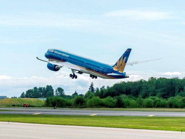 Chuyến bay do nhà sản xuất Boeing tiến hành trong vòng 2 tiếng 36 phút nhằm kiểm tra tất cả các hệ thống của máy bay