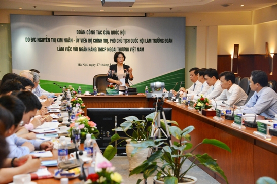 Đồng chí Nguyễn Thị Kim Ngân - Ủy viên Bộ Chính trị, Phó Chủ tịch Quốc hội phát biểu chỉ đạo tại buổi làm việc với Vietcombank
