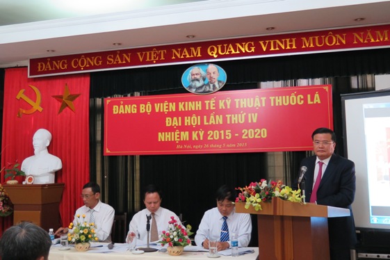 Đồng chí Vũ Văn Cường - Bí thư Đảng ủy, Chủ tịch HĐTV Tổng công ty Thuốc lá Việt Nam phát biểu tại Đại hội