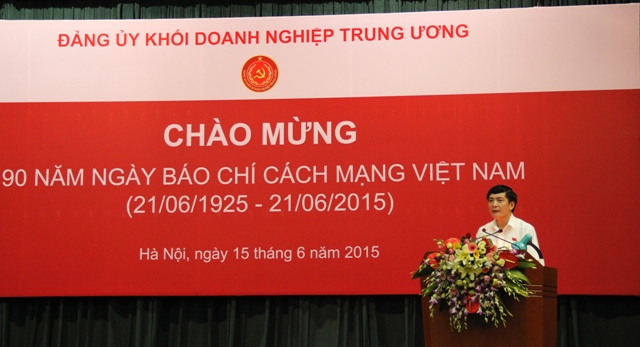 Đồng chí Bùi Văn Cường, Bí thư Đảng ủy Khối phát biểu tại buổi gặp mặt.