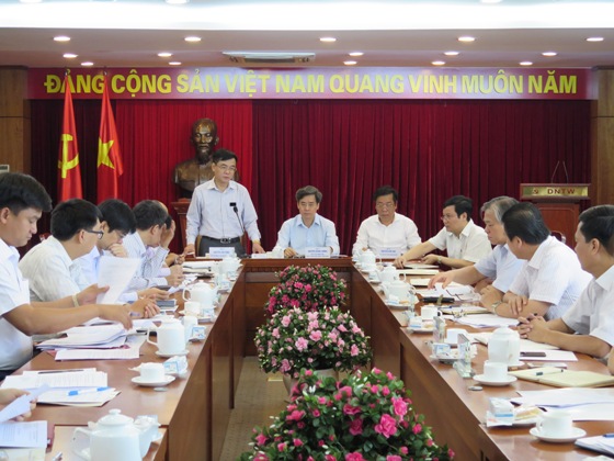 Đồng chí Nguyễn Văn Phúc - Phó Chủ nhiệm Ủy ban Kinh tế Quốc hội tham gia đóng góp ý kiến về tổ chức Hội nghị
