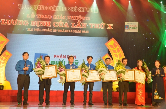 PVFCCo nhận bằng khen của Thủ tướng Chính phủ vì sự đồng hành cùng giải thưởng Lương Định Của