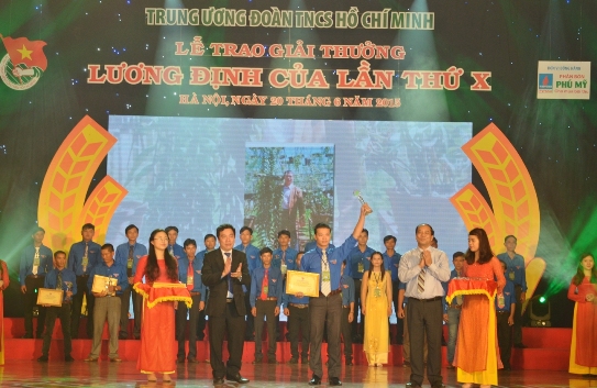 Các gương thanh niên nông thôn tiêu biểu nhận giải thưởng Lương Định Của