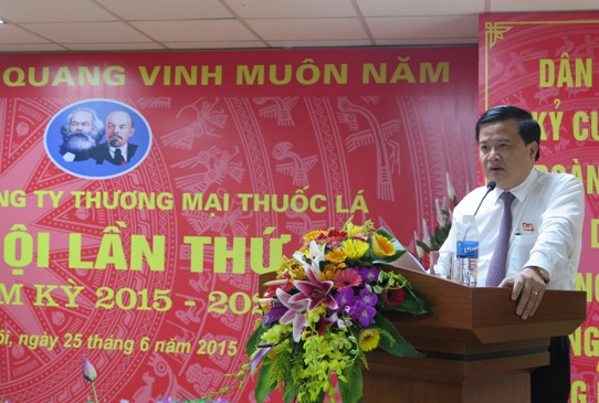 Đồng chí Vũ Văn Cường - Bí thư Đảng ủy, Chủ tịch HĐTV Tổng công ty Thuốc lá Việt Nam phát biểu tại Đại hội