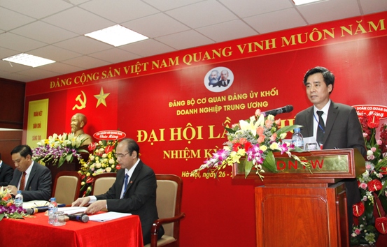 Đồng chí Nguyễn Quang Dương, Phó Bí thư Thường trực Đảng ủy Khối phát biểu bế mạc Đại hội.