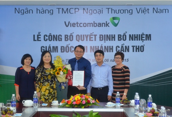 Trao Quyết định bổ nhiệm Giám đốc Vietcombank Cần Thơ