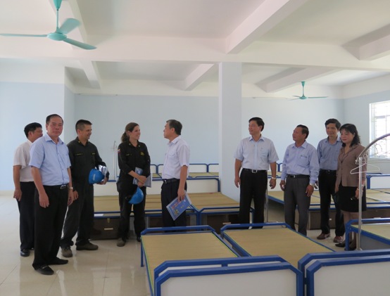 Đại biểu thăm quan Nhà nghỉ ca công nhân tại Công ty CP đóng tàu Sông Cấm - Hải Phòng
