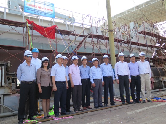 Lễ gắn biển công trình thi công đóng mới tàu RORO 5612 - YN 541046 tại Công ty đóng tàu Hạ Long - Quảng Ninh chào mừng Đại hội Đảng bộ các cấp, nhiệm kỳ 2015 - 2020