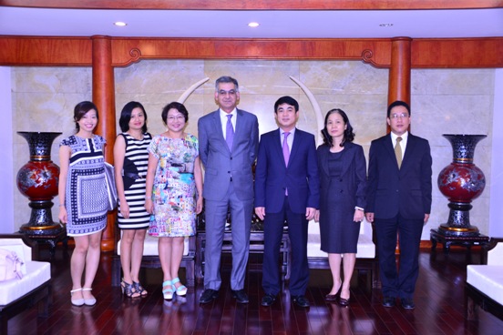 Chủ tịch HĐQT Vietcombank Nghiêm Xuân Thành và các thành viên Vietcombank và VNBA tiếp ông Ông Nirukt Sapru và các thành viên của Đoàn VBF