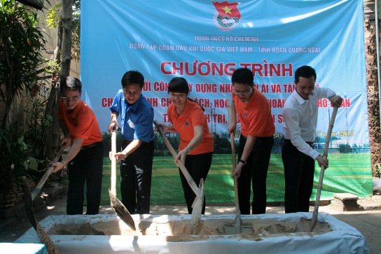 Hỗ trợ xây dựng nhà tình nghĩa trị giá 50 triệu đồng cho gia đình bà Đỗ Thị Chịa