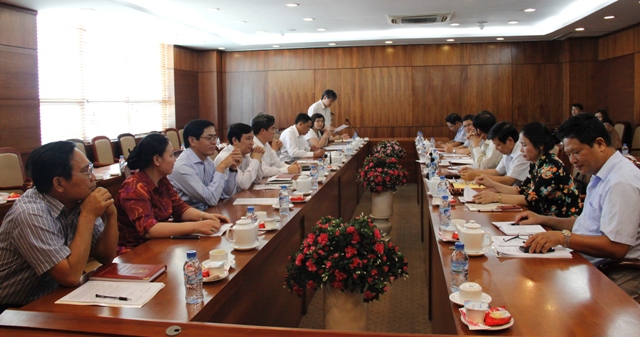 Đồng chí Nguyễn Quang Dương, Phó Bí thư Thường trực Đảng ủy Khối phát biểu tại buổi làm việc.