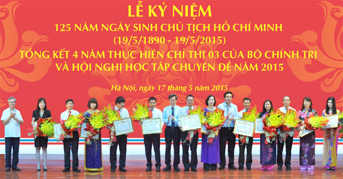 Đảng ủy VietinBank khen thưởng các cá nhân xuất sắc trong thực hiện Chỉ thị 03