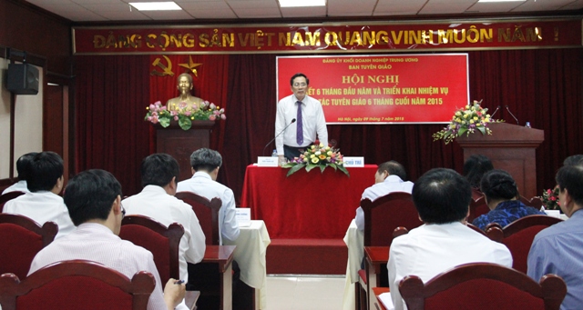 Đồng chí Trần Thanh Khê, Ủy viên Ban Thường vụ, Trưởng Ban Tuyên giáo Đảng ủy Khối chủ trì Hội nghị.