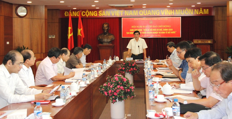 Đồng chí Bùi Văn Cường, Bí thư Đảng ủy Khối DNTW chủ trì Hội nghị.