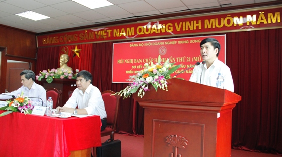 Đồng chí Bùi Văn Cường - Bí thư Đảng ủy Khối Doanh nghiệp Trung ương phát biểu tại Hội nghị