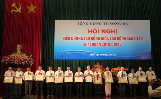 Các cá nhân nhận Bằng khen của Chủ tịch Hội đồng thành viên Tổng công ty Sông Đà