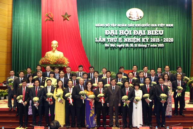 Ban Chấp hành Đảng bộ Tập đoàn Dầu khí Quốc gia Việt Nam nhiệm kỳ 2015 - 2020 ra mắt Đại hội.