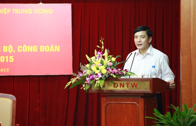 Đồng chí Bùi Văn Cường, Bí thư Đảng ủy Khối phát biểu chỉ đạo tại Hội nghị.