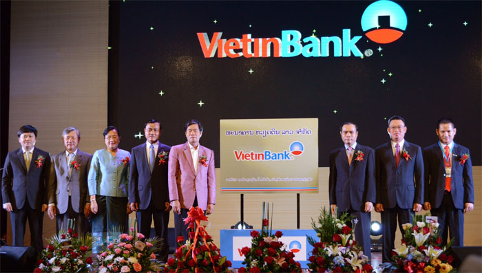 Các đại biểu tham dự Lễ khai trương Ngân hàng TNHH Công Thương Việt Nam tại Lào
