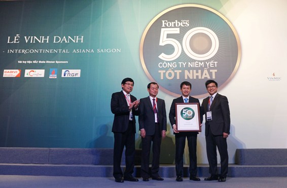 Tập ðoàn Bảo Việt nhận giải thưởng TOP 50 doanh nghiệp niêm yết tốt nhất do Tạp chí Forbes bình chọn