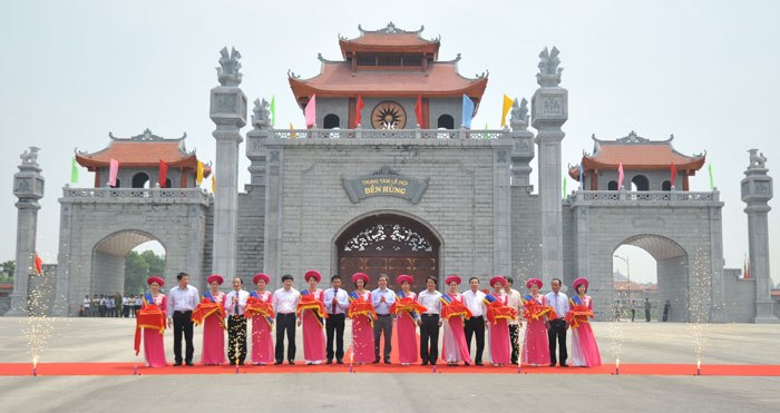 Lễ cắt băng khánh thành Cổng vào Trung tâm lễ hội Khu Di tích lịch sử Đền Hùng