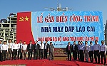 Gắn biển công trình Nhà máy DAP Lào Cai chào mừng Đại hội Đảng toàn quốc lần thứ XII