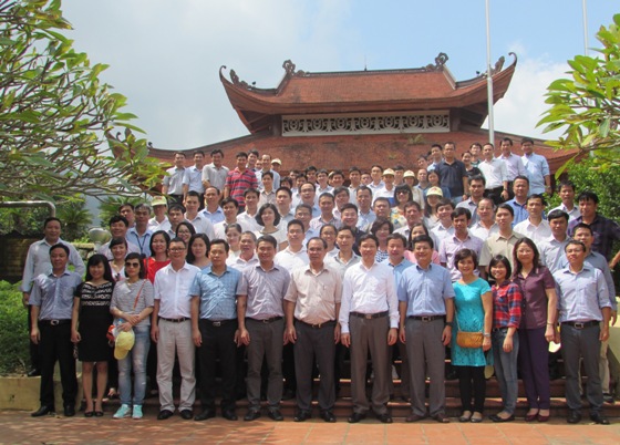 Cán bộ, đảng viên Đảng bộ Tổng công ty Viễn thông MobiFone thăm và dâng hương tại Khu tưởng niệm Chủ tịch Hồ Chí Minh - ATK Thái Nguyên