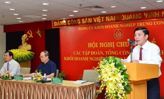 Đồng chí Bùi Văn Cường, Ủy viên dự khuyết Trung ương Đảng, Bí thư Đảng ủy Khối DNTW phát biểu tại Hội nghị.