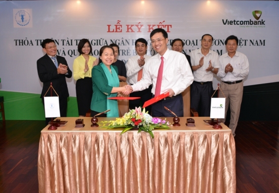 Đại diện hai bên ký kết thỏa thuận tài trợ giai đoạn 2016 – 2020